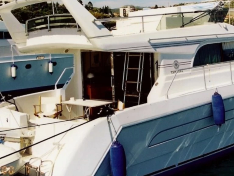 Hire Motorboat Raffaelli with a boat licence