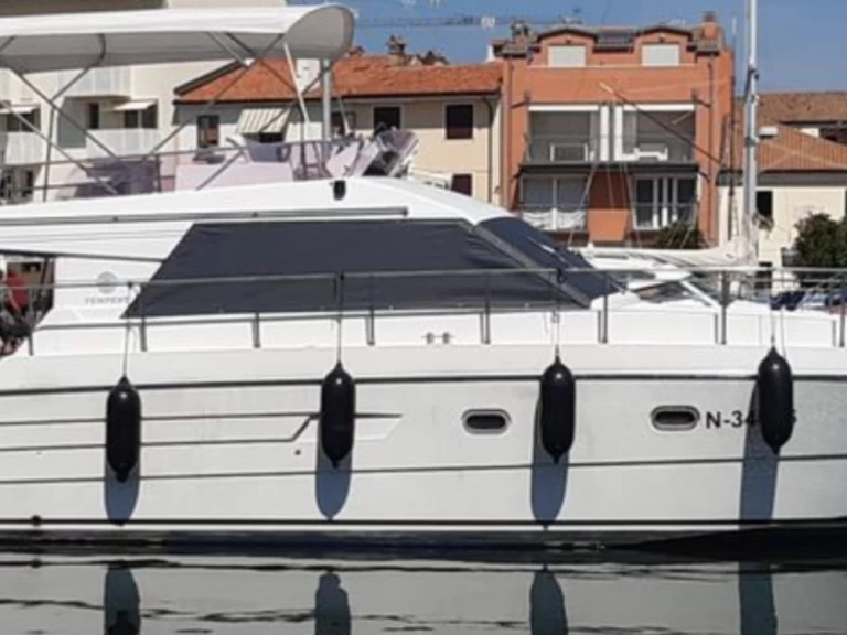 Yacht charter Siracusa - Raffaelli Tempest fly 43 on SamBoat