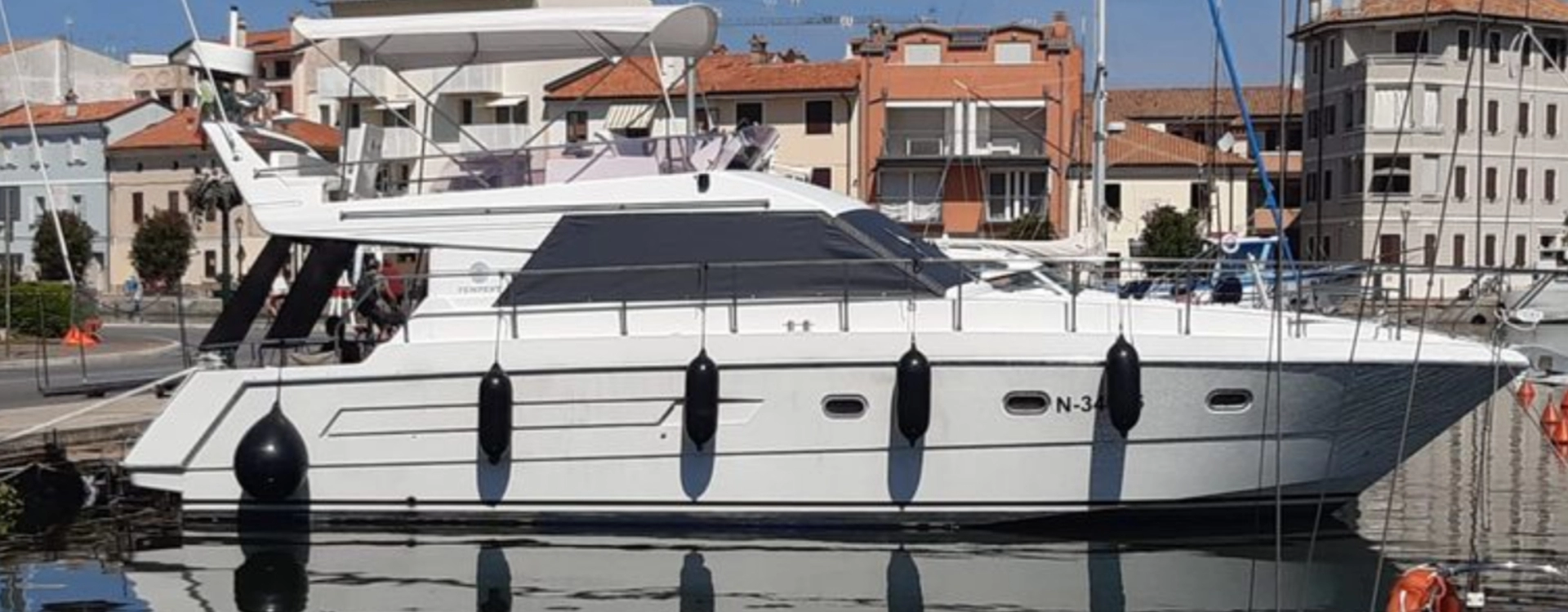 Yacht charter Siracusa - Raffaelli Tempest fly 43 on SamBoat