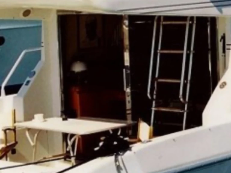 Hire a Raffaelli Tempest fly 43 Siracusa