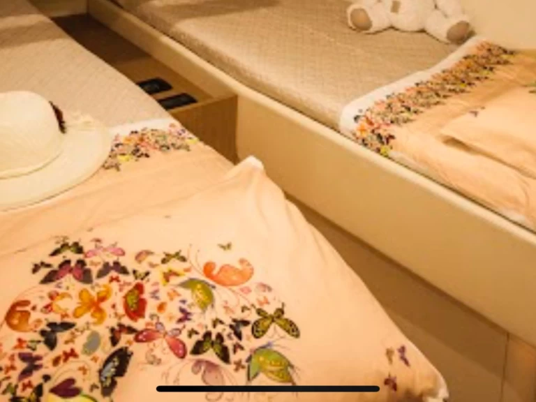 Hire Luxury Yacht with or without skipper Pershing Porto di Salerno