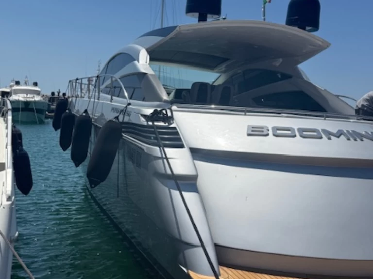 Charter a Pershing Pershing 56 HT in Porto di Salerno on Samboat