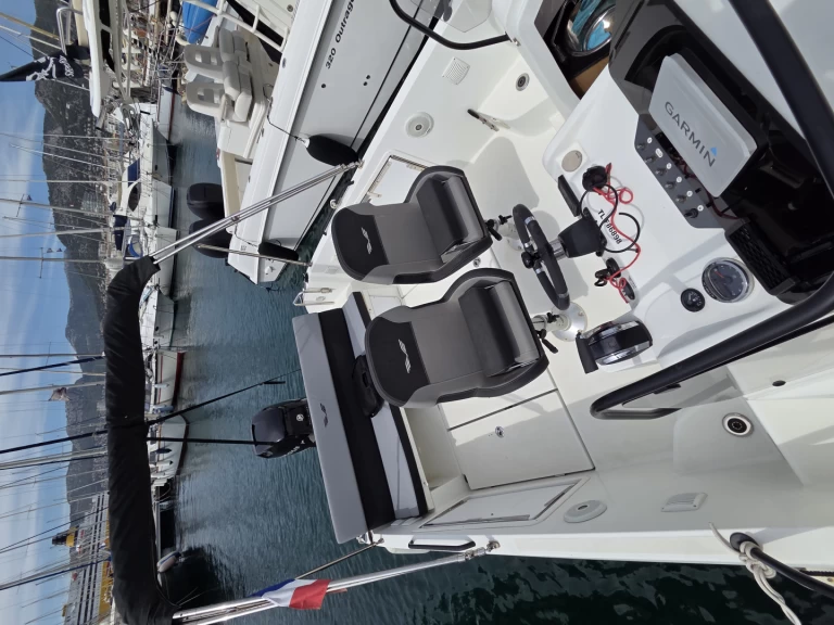 Yacht hire Toulon cheap Flyer Serie 8