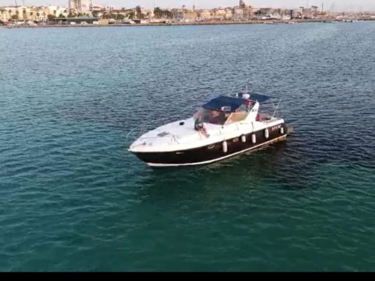 Charter a Azimut AZIMUT 38 in Alghero on Samboat