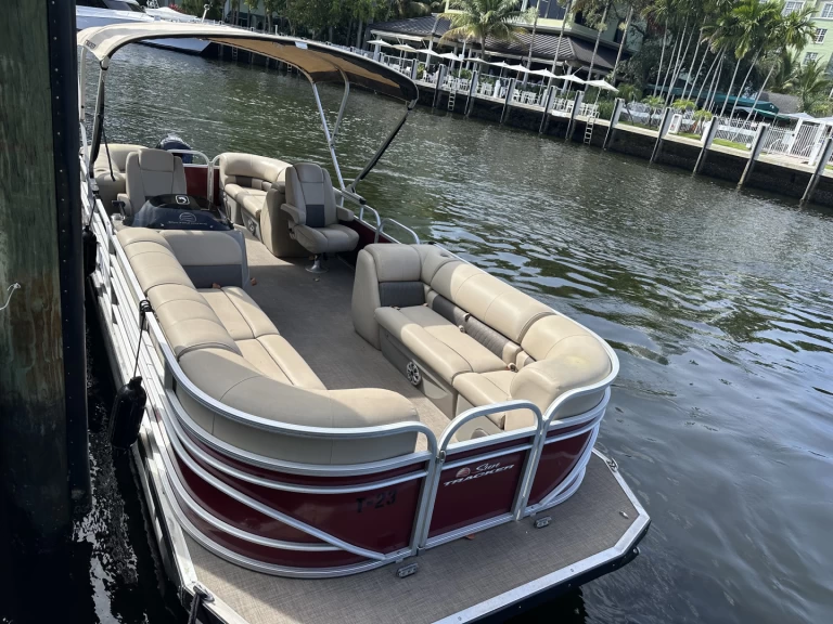 Yacht charter Fort Lauderdale - Suntracker DLX 24 Party Barge on SamBoat