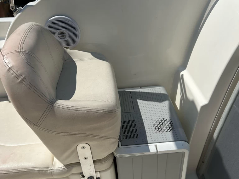 Hire a Jeanneau Leader 625 Barcelona