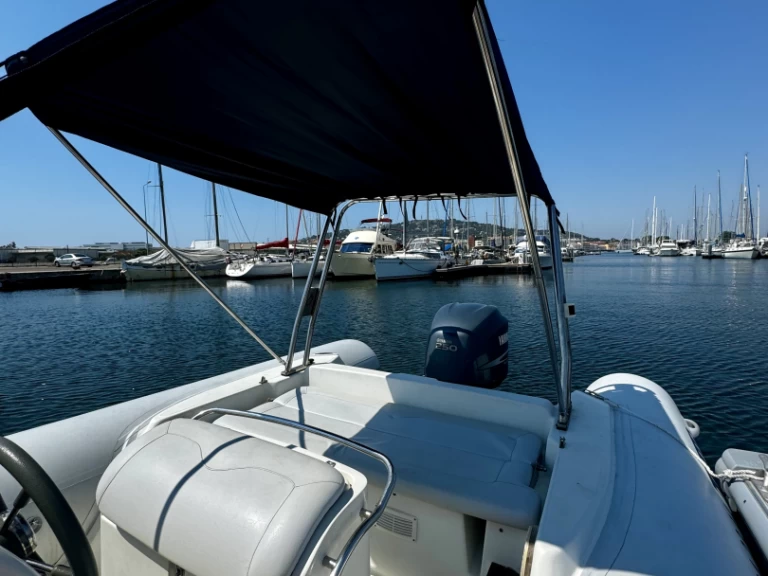 Charter a Lomac Lomac 760 IN in Sète on Samboat