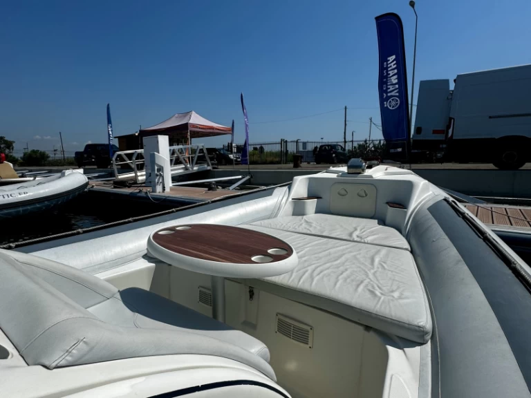 Hire RIB Lomac with a boat licence