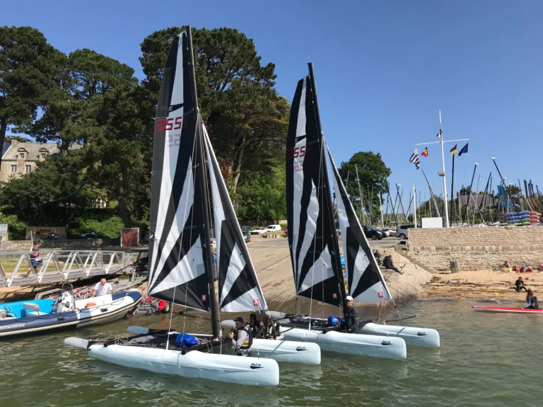 Catamaran hire in Arradon - Dart DART 16