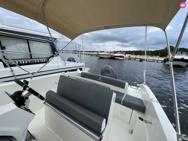 Motorboat to hire Sainte-Rose at the best price