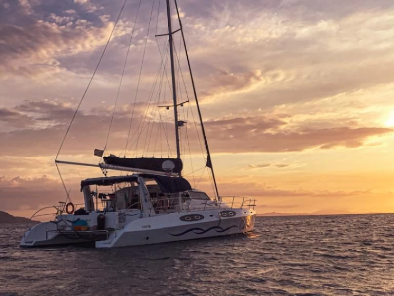 Hire a Royal Cape Majestic 53 Hell-Ville