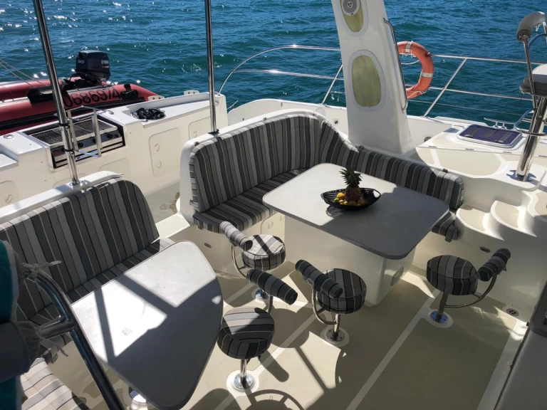 Yacht hire Hell-Ville cheap Majestic 53