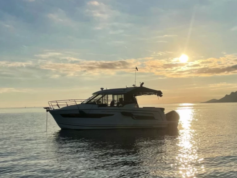 Motorboat to hire Mandelieu-la-Napoule at the best price