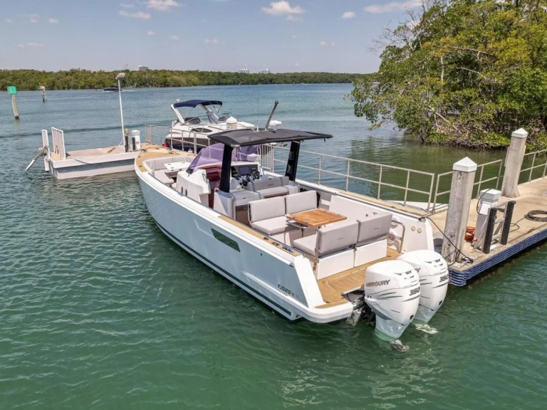 Motorboat hire in Golfe-Juan - Pardo Yachts 36