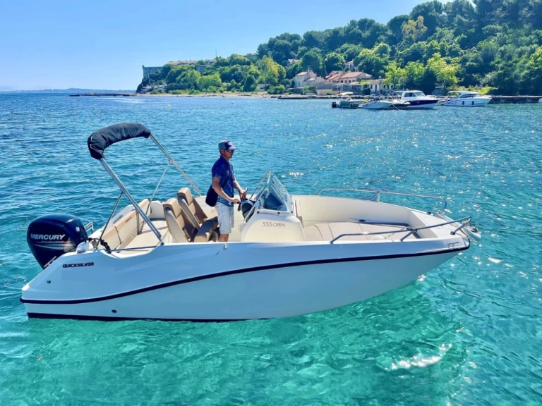 Motorboat hire in Luka Sukošan - Quicksilver Activ 555 Open