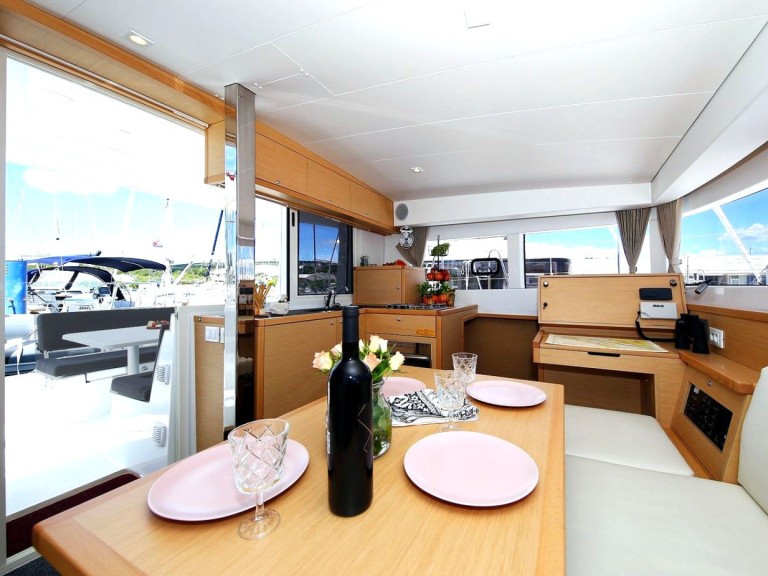 Yacht charter Néa Péramos - Lagoon Lagoon 39 on SamBoat