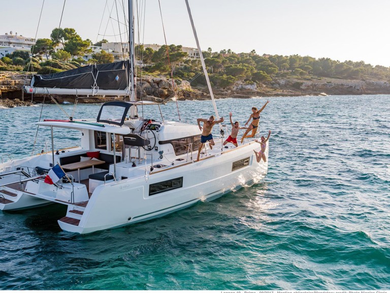Charter a Lagoon Lagoon 40 in Golfo Aranci on Samboat