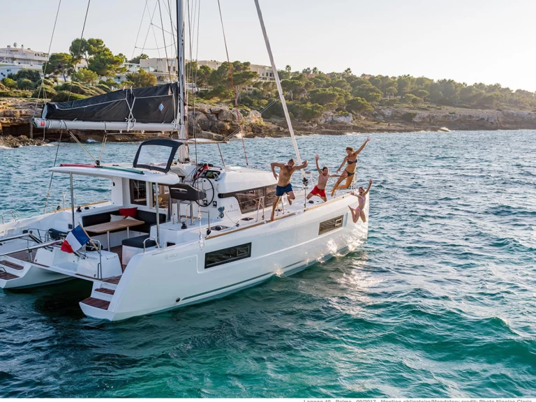 Charter a Lagoon Lagoon 40 in Golfo Aranci on Samboat