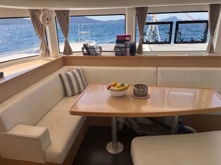 Hire Catamaran Lagoon with a boat licence