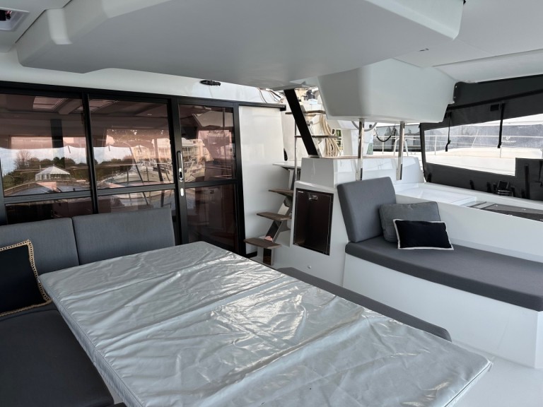 Hire Catamaran with or without skipper Fountaine Pajot Annapolis