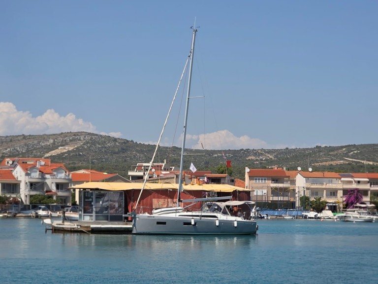 Sailboat to hire Rogoznica at the best price