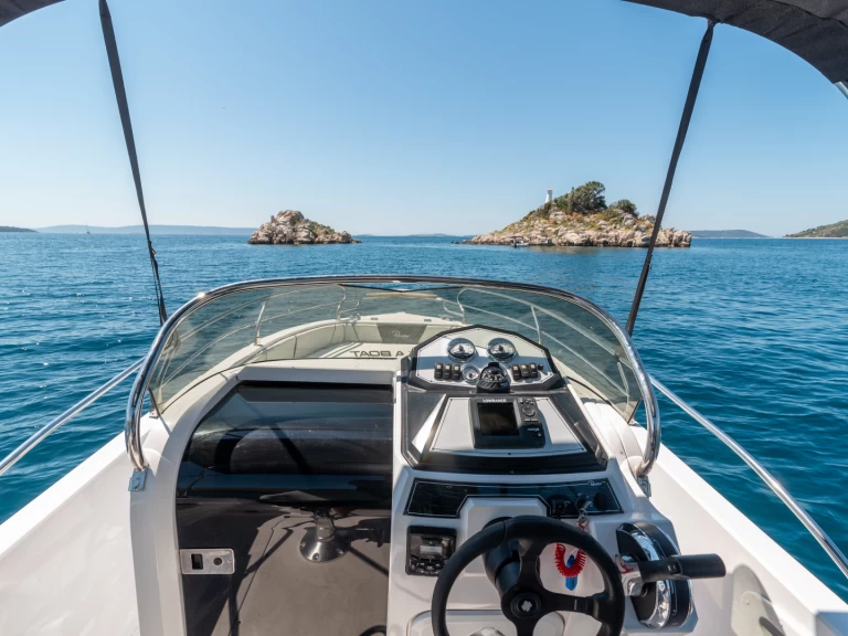 Charter a  Voyager 21 in Trogir on Samboat