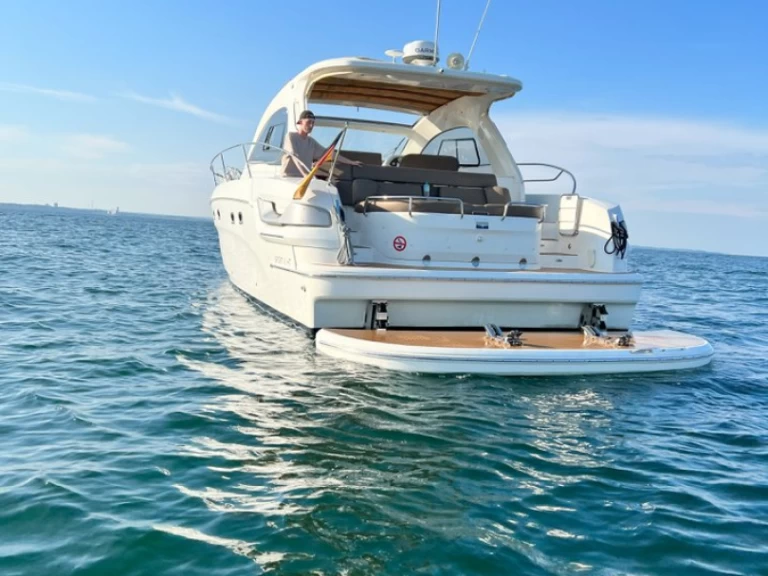 Hire Luxury Yacht Bavaria with a boat licence
