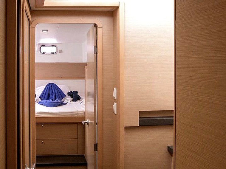 Hire a Lagoon Lagoon 39 Néa Péramos