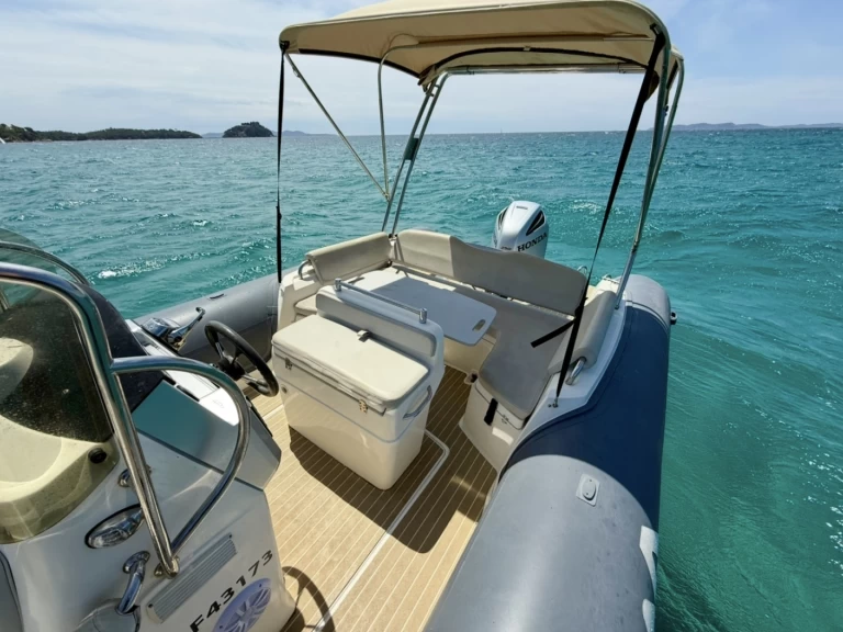 Yacht hire Hyères cheap Sport 26 GT