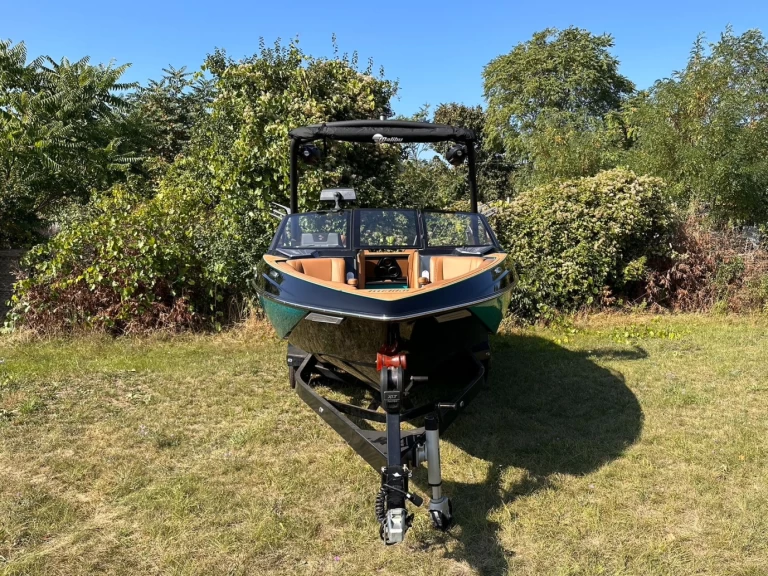 Hire Motorboat with or without skipper Malibu Vienna