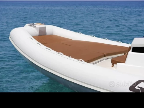 Hire a Qmax 26 Juniorboat  Vulcano