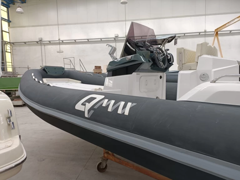 RIB hire in Vulcano - Qmax 26 Juniorboat 