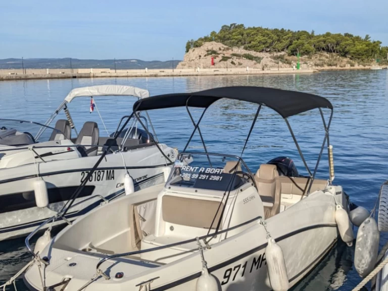 Yacht hire Vela Luka cheap Activ 555 Open
