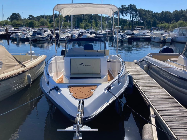 Motorboat to hire Sanguinet at the best price