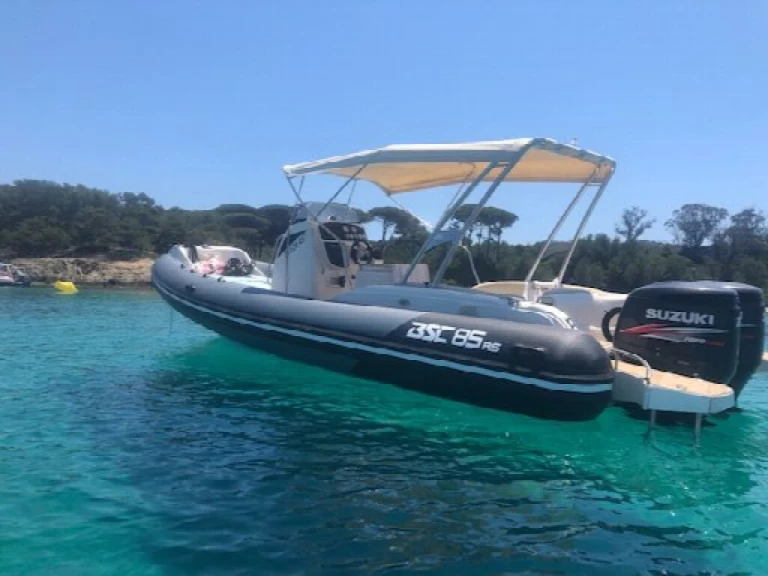 Charter a Bsc bsc85 in Port de Hyères (St Pierre) on Samboat