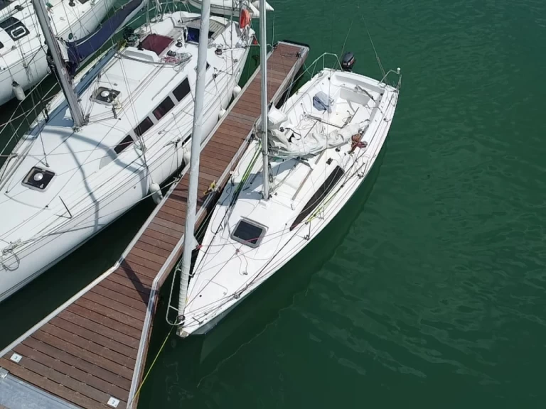 Charter a Archambault Surprise in La Rochelle on Samboat