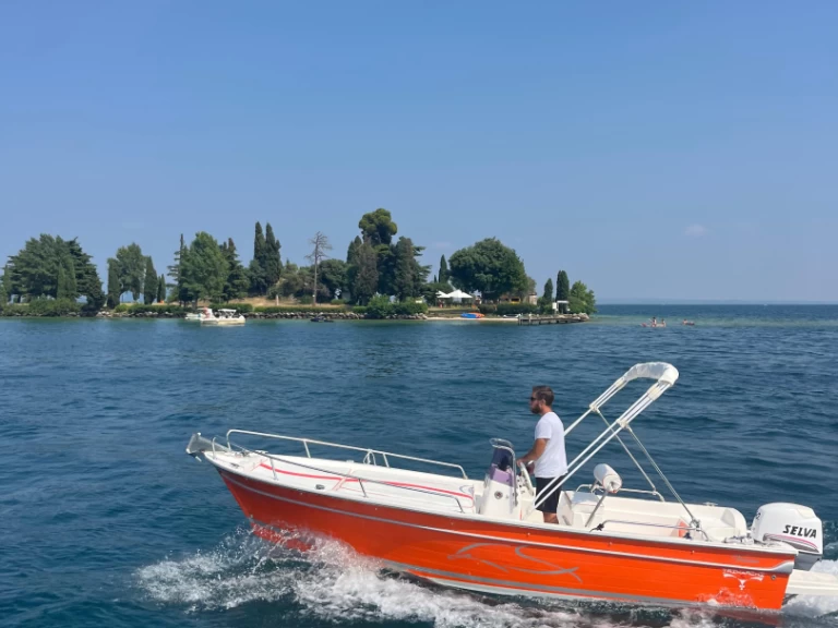 Motorboat to hire Manerba del Garda at the best price
