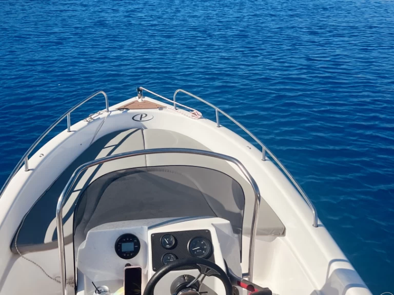 Yacht hire World cheap Blue Water 185