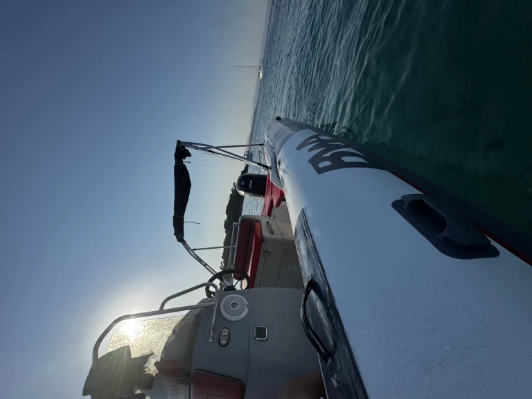 Hire RIB Bwa with a boat licence