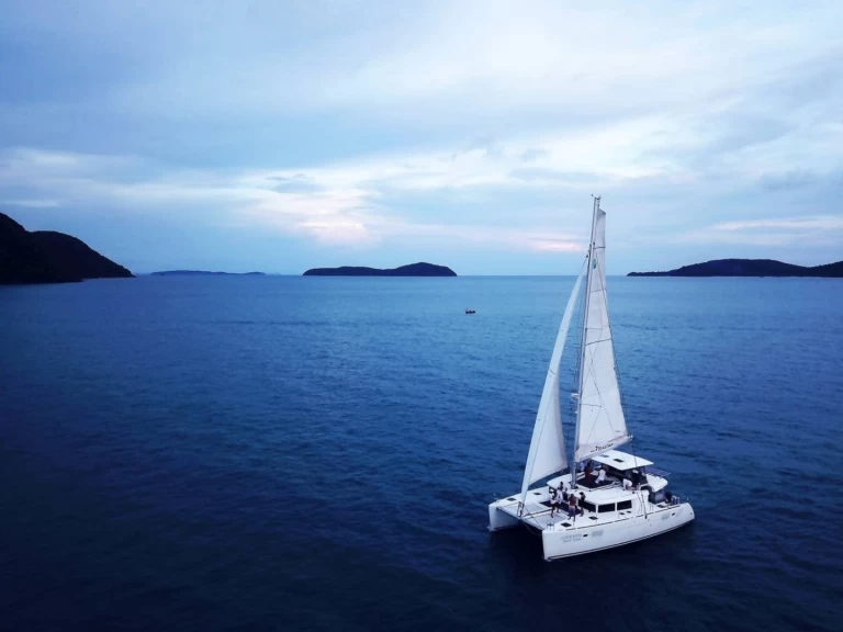 Charter a Lagoon Lagoon 450 F in Ao Chalong on Samboat