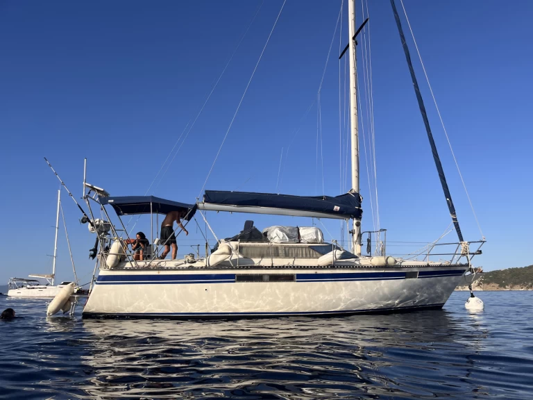 Sailboat to hire Hyères at the best price