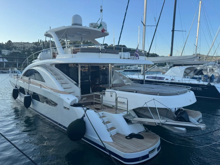 Charter a VG 62 in Port Hercule on Samboat