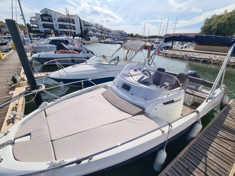 Hire a Jeanneau Cap camarat 6.5 wa s2 Saint-Cyprien