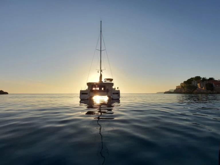 Yacht charter Port-de-Bouc - Fountaine Pajot Helia 44 on SamBoat