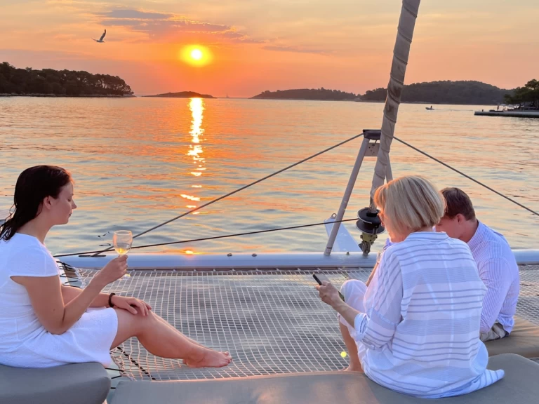 Yacht hire Port-de-Bouc cheap Helia 44