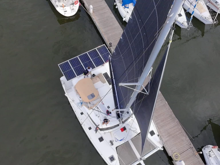 Catamaran hire in Port-de-Bouc - Fountaine Pajot Helia 44