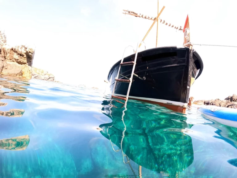 Hire Motorboat Pascual with a boat licence
