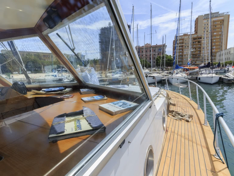 Yacht hire Cagliari Port cheap STELVIO CS287/D
