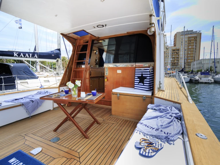 Charter a Stella Maris STELVIO CS287/D in Cagliari Port on Samboat