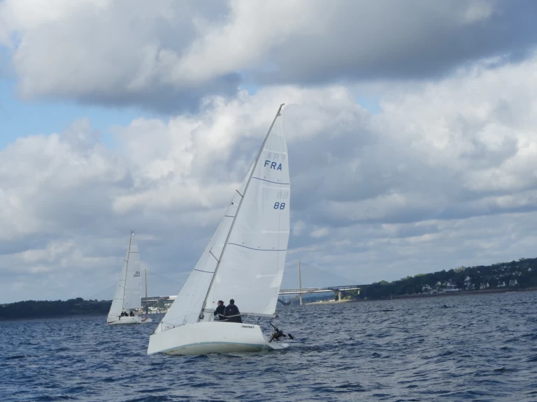 Sailboat to hire Brest at the best price